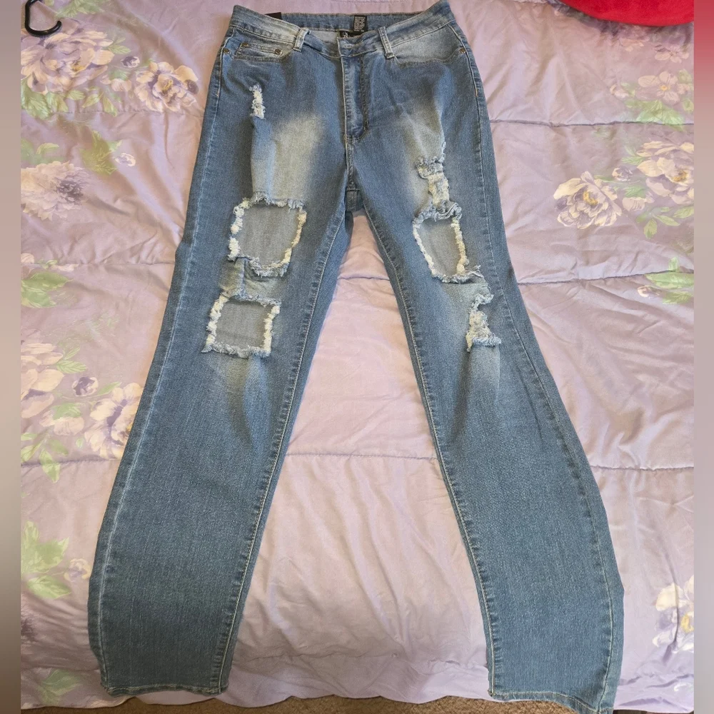Distressed Jeans - Picture 4 of 7
